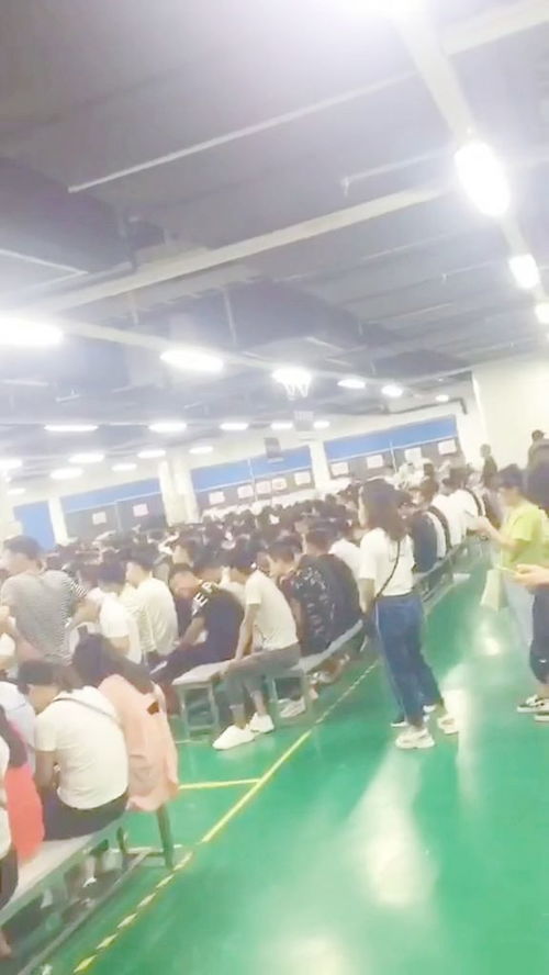 工作找到了,廠里三班倒,實習2800,轉(zhuǎn)正3200同事都是00后