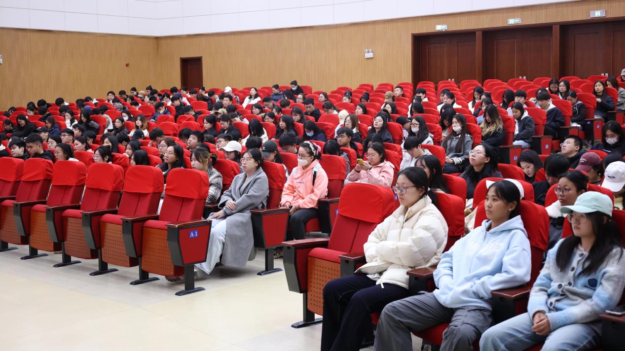 山東外事職業(yè)大學(xué)成功舉辦“就業(yè)服務(wù)進(jìn)校園”系列活動暨2026屆畢業(yè)生就業(yè)普法講座